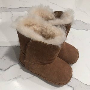SOLD Ugg sheepskin lined soft soled bootie.